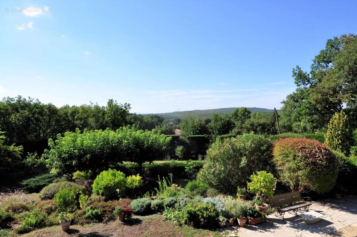 À Vendre  Propriété d'Exception avec Villa principale, Maison d'invité et Dépendance - photo 5