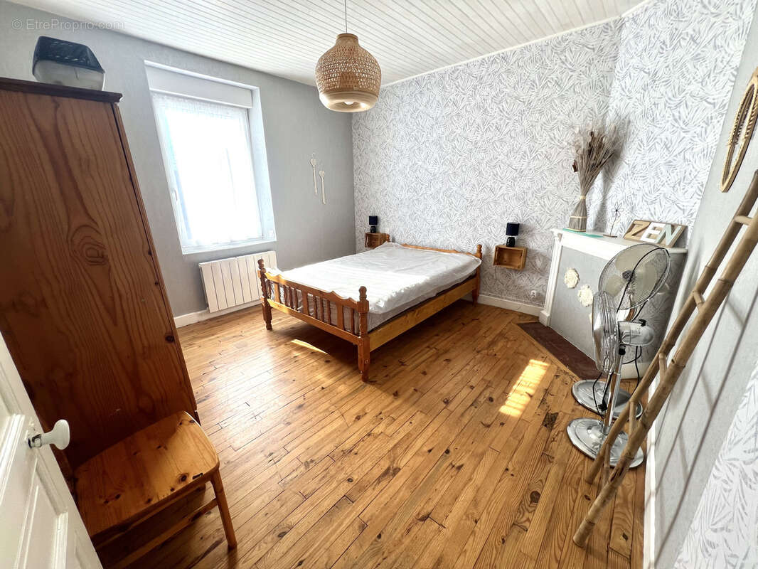 Maison à VITRAC-SUR-MONTANE