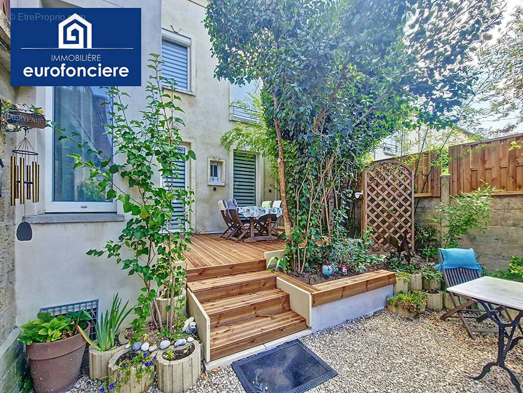 Maison à LA CHAPELLE-SAINT-LUC