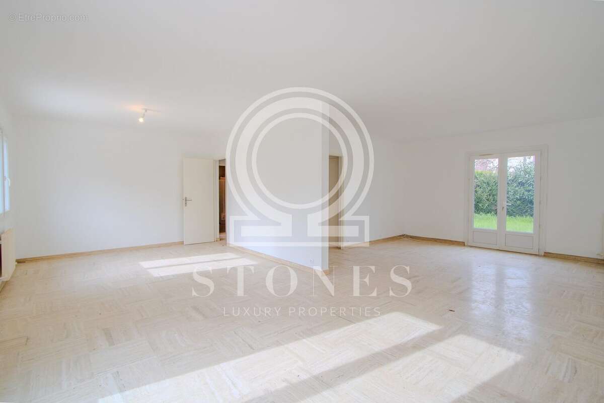 Maison 158 m² à Marly-Le-Roi  - photo 2