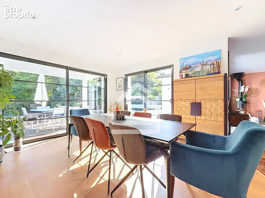 Maison contemporaine de 198 m2, 5 chambres, piscine et double garage - photo 3