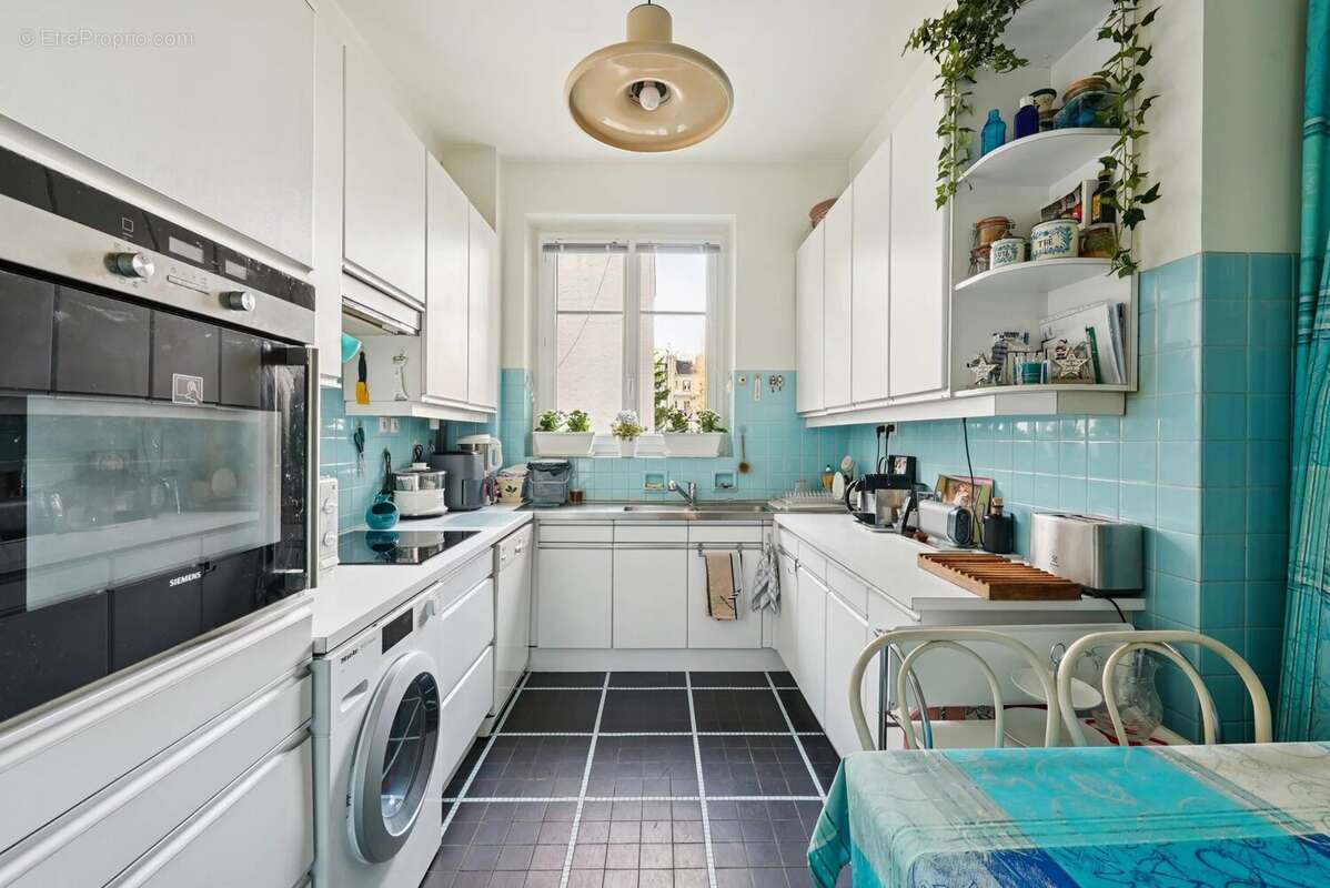 Appartement à NEUILLY-SUR-SEINE