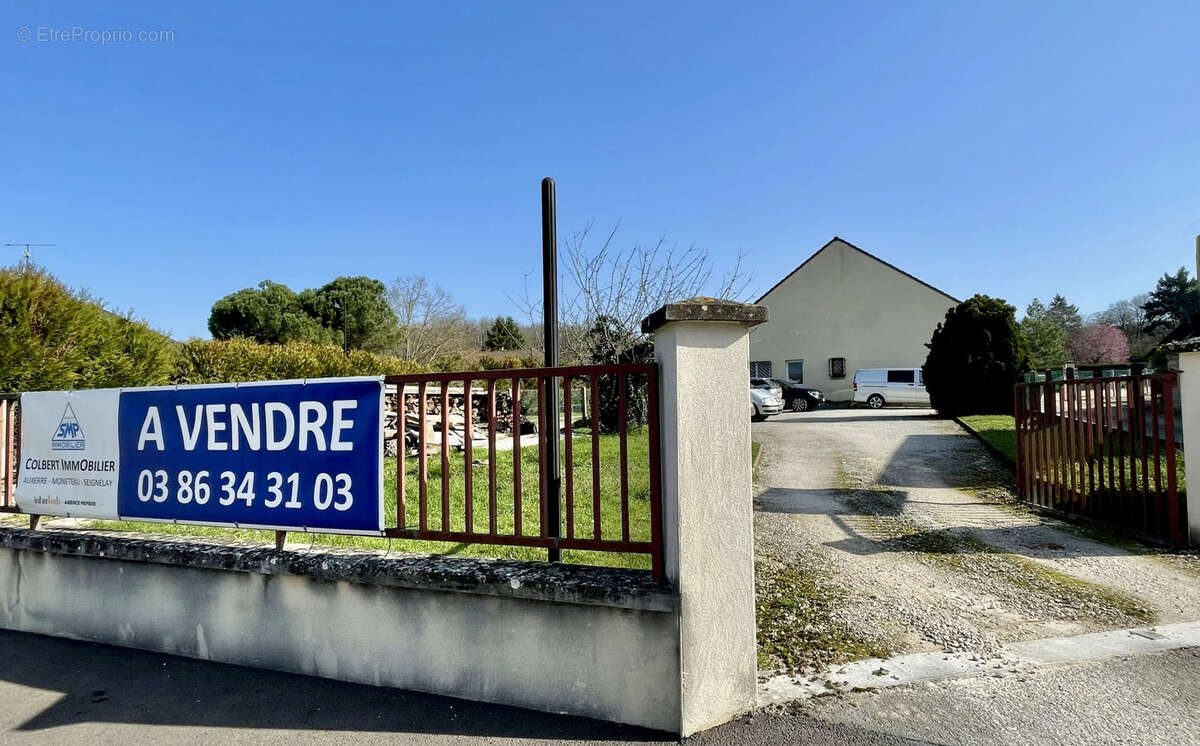 Maison à MONETEAU