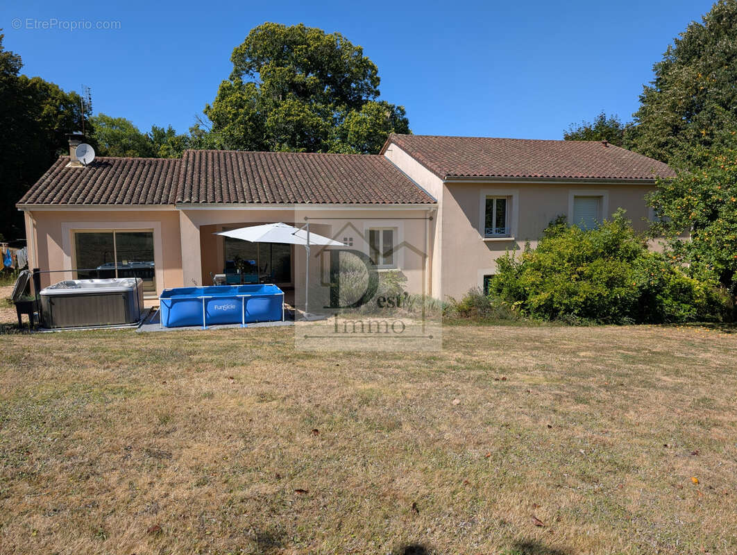 Propriété d'exception à Chalus proche de la Dordogne et de Limoges — Parc de 4 960 m2 - photo 16