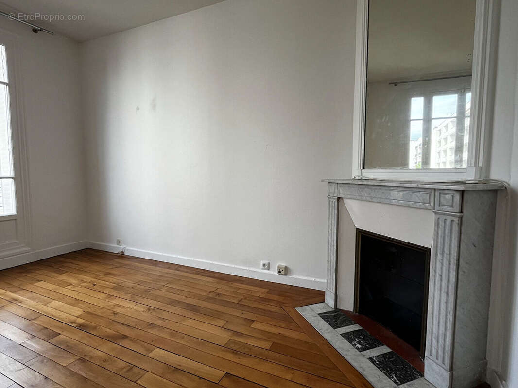 Appartement à COURBEVOIE