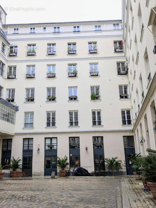 Appartement à PARIS-1E