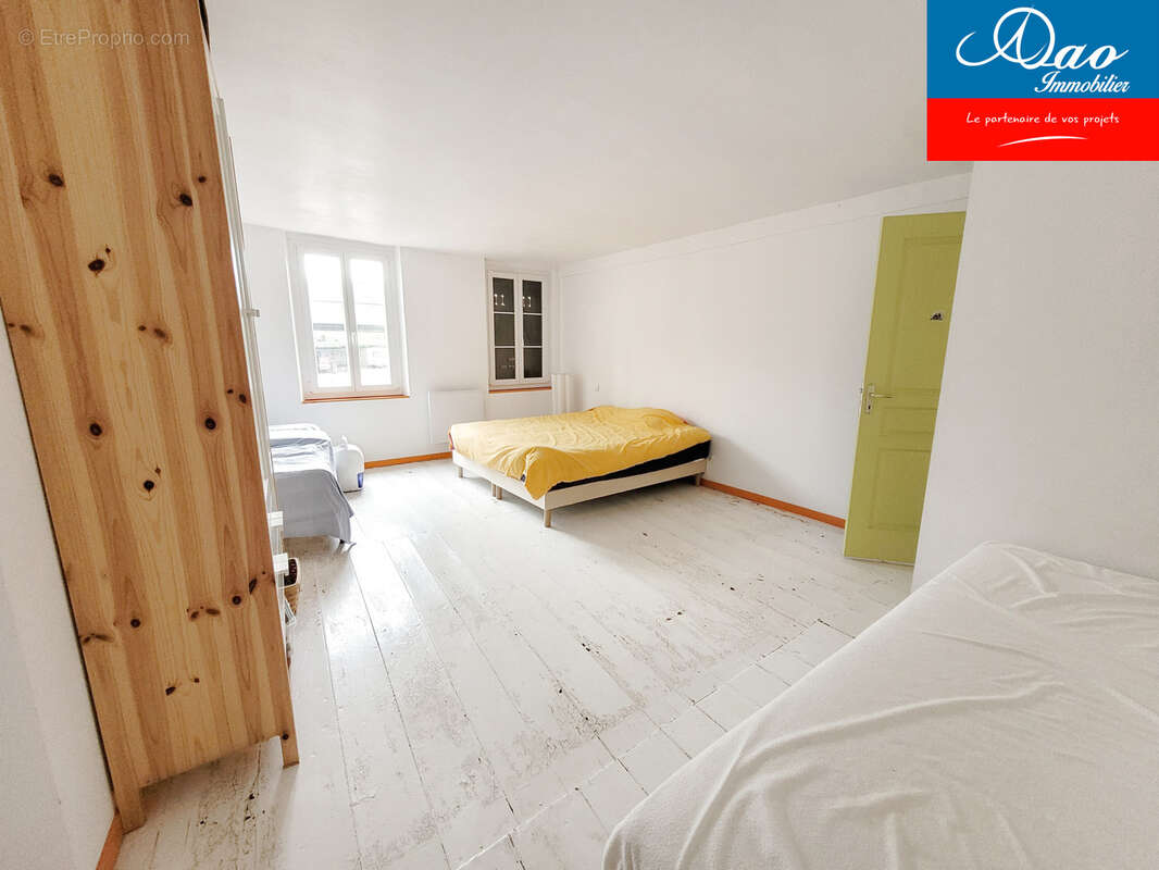Grande maison familiale avec dépendances - photo 9