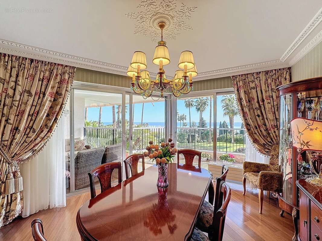 Appartement à VALLAURIS