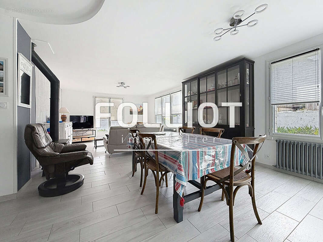 Maison à AGON-COUTAINVILLE