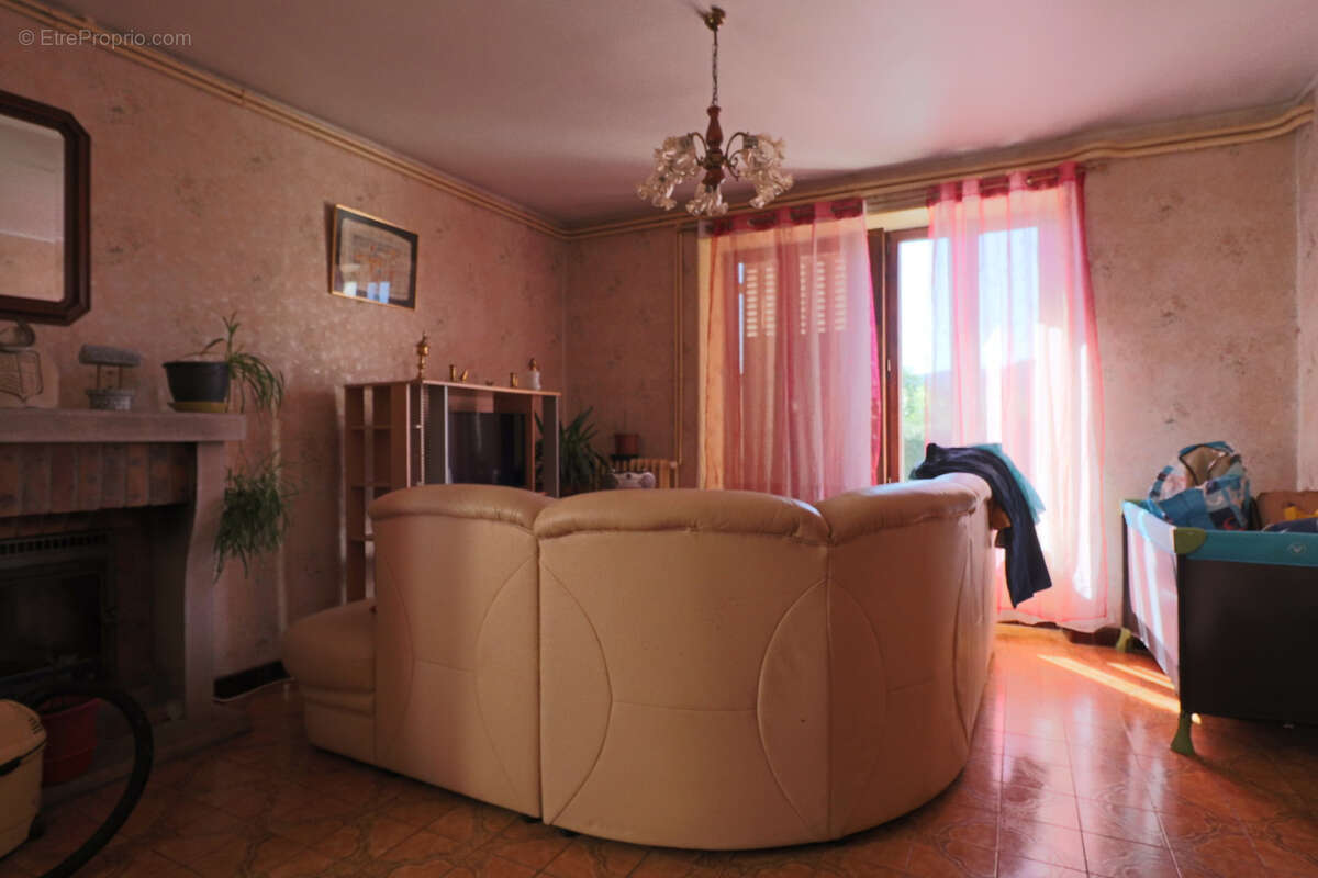 Maison à SAINT-SAUVES-D&#039;AUVERGNE