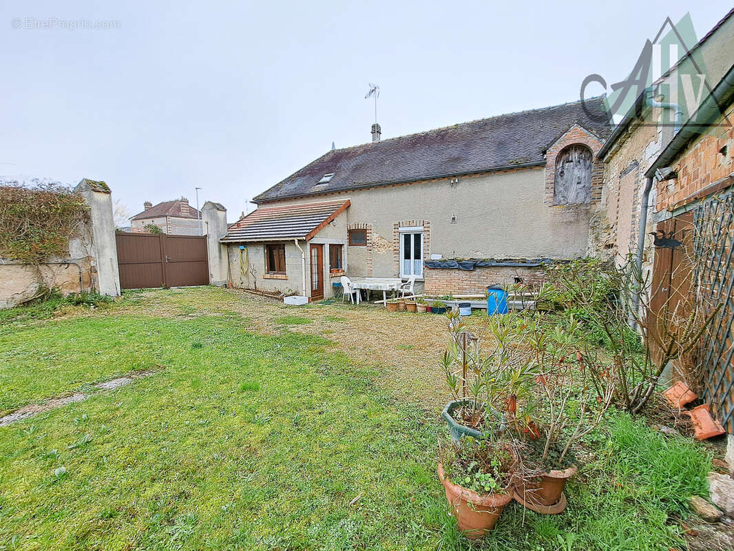 PROCHE PONT SUR YONNE (89) - Maison de 103 m2 avec 3 chambres, grange et jardin de 830 m2. - photo 2
