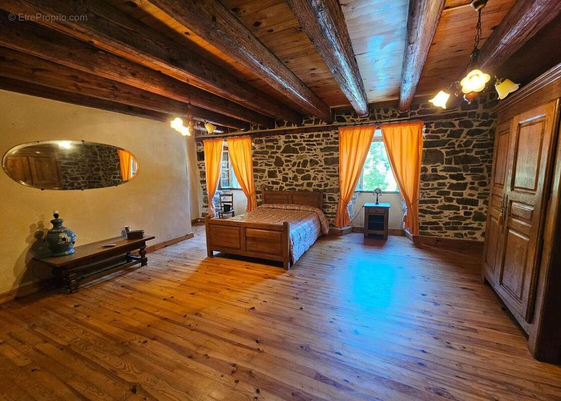 Maison 90 m² à Chaudes-Aigues  - photo 6