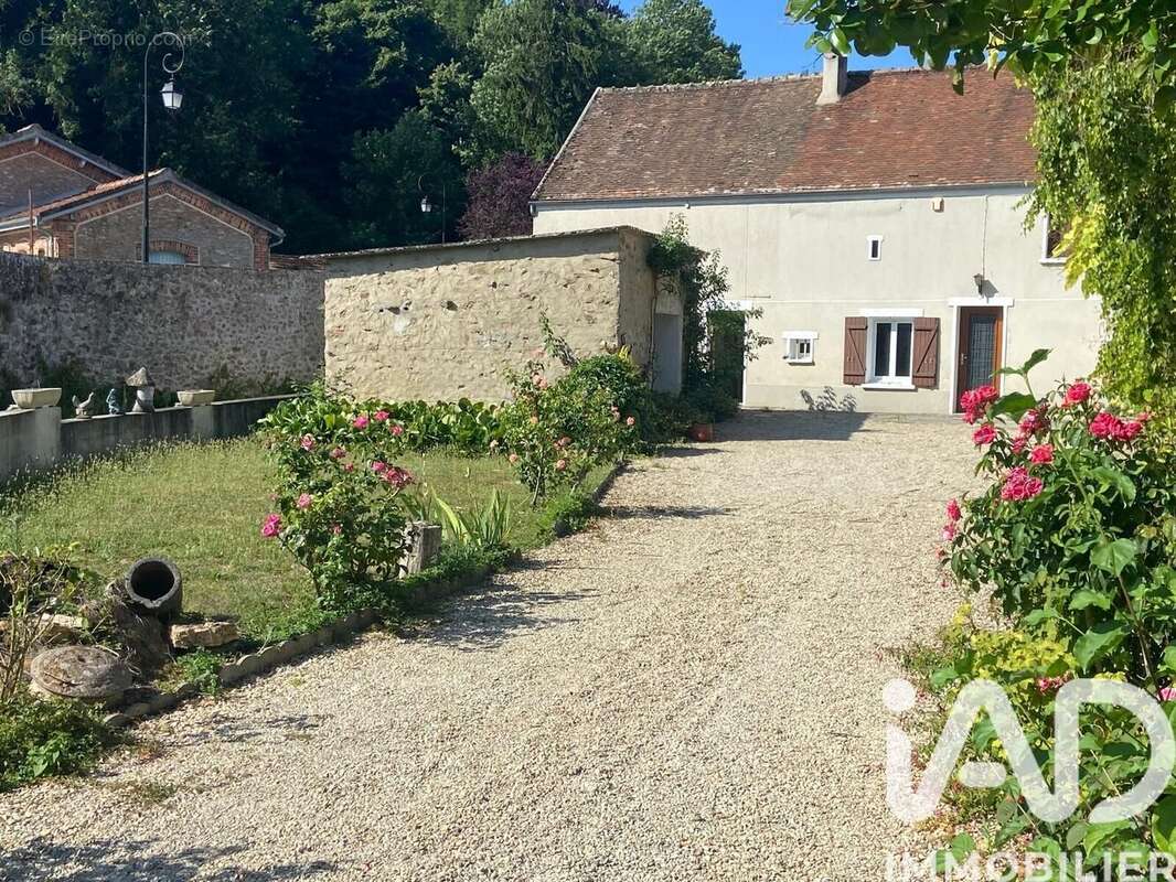 Photo 2 - Maison à SAINT-FARGEAU-PONTHIERRY