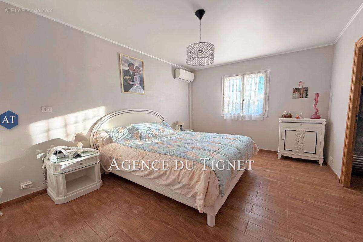 Maison à SAINT-CEZAIRE-SUR-SIAGNE