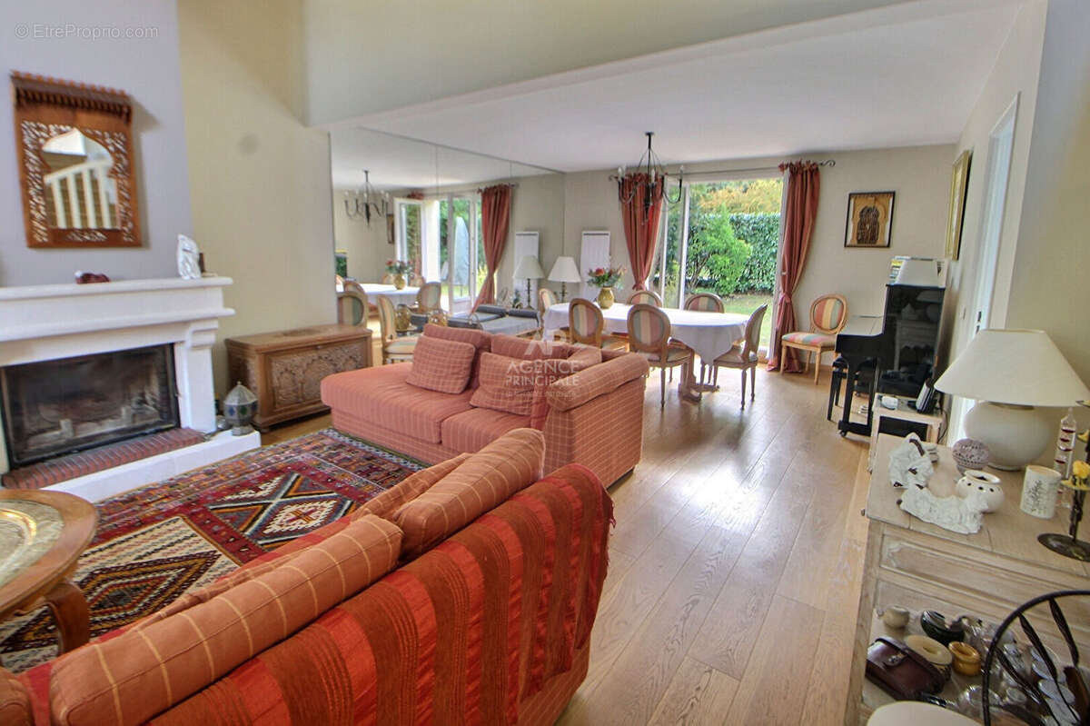 Maison à VERNEUIL-SUR-SEINE