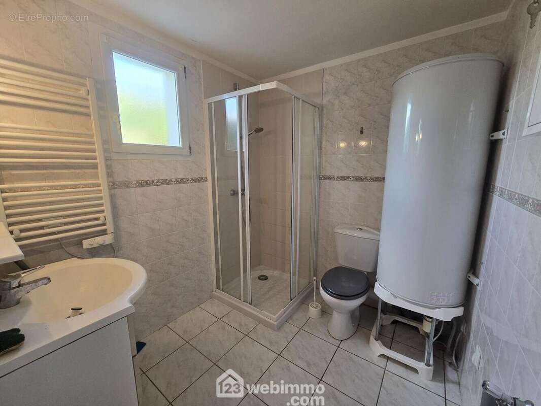 Salle de douche - Appartement à TALMONT-SAINT-HILAIRE