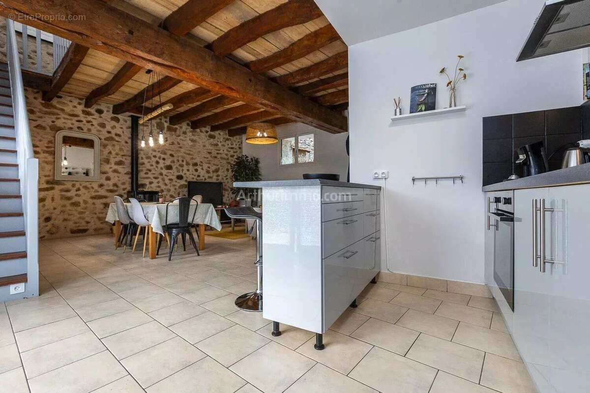Maison à PEYRIEU