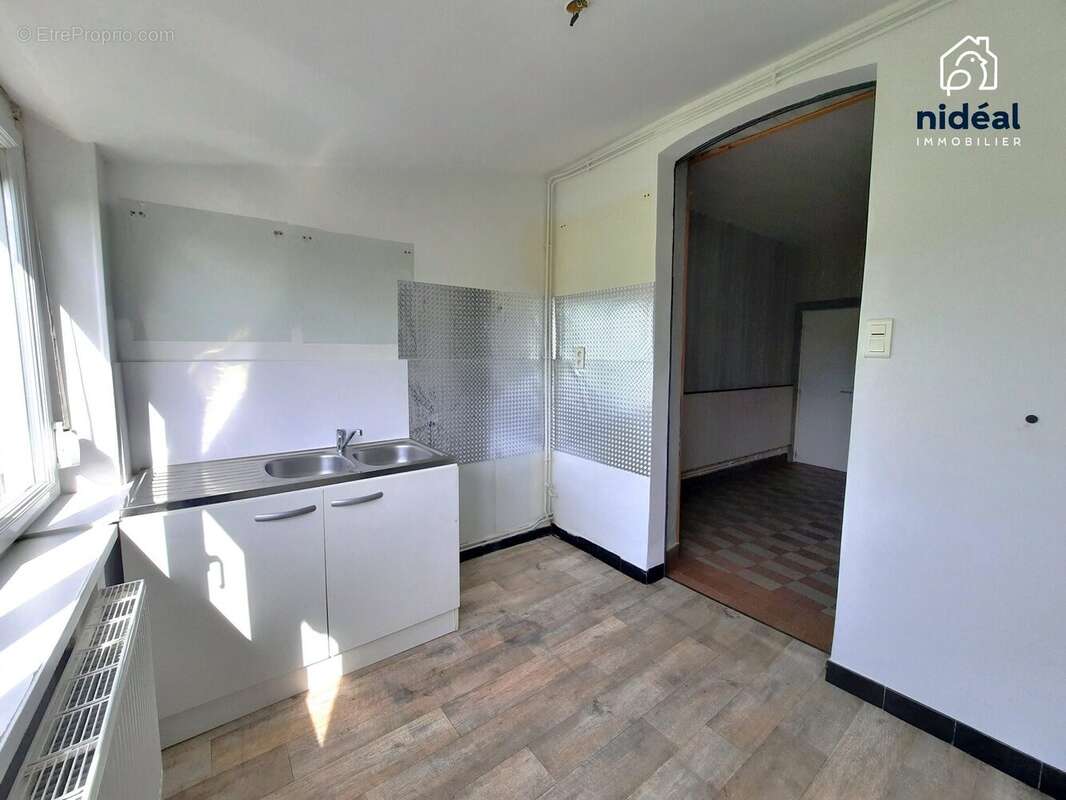 Maison à AVESNES-SUR-HELPE