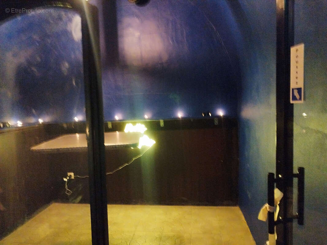 Commerce à PARIS-6E