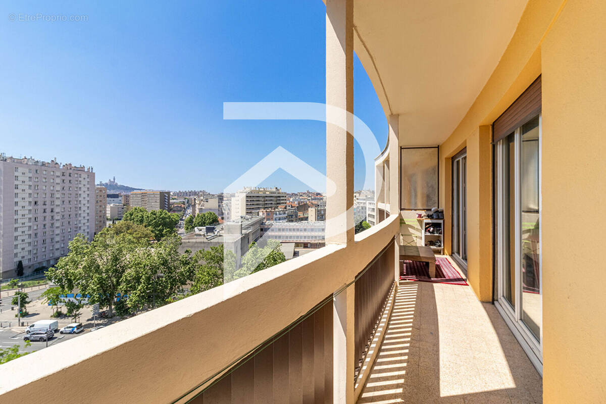 Appartement à MARSEILLE-5E