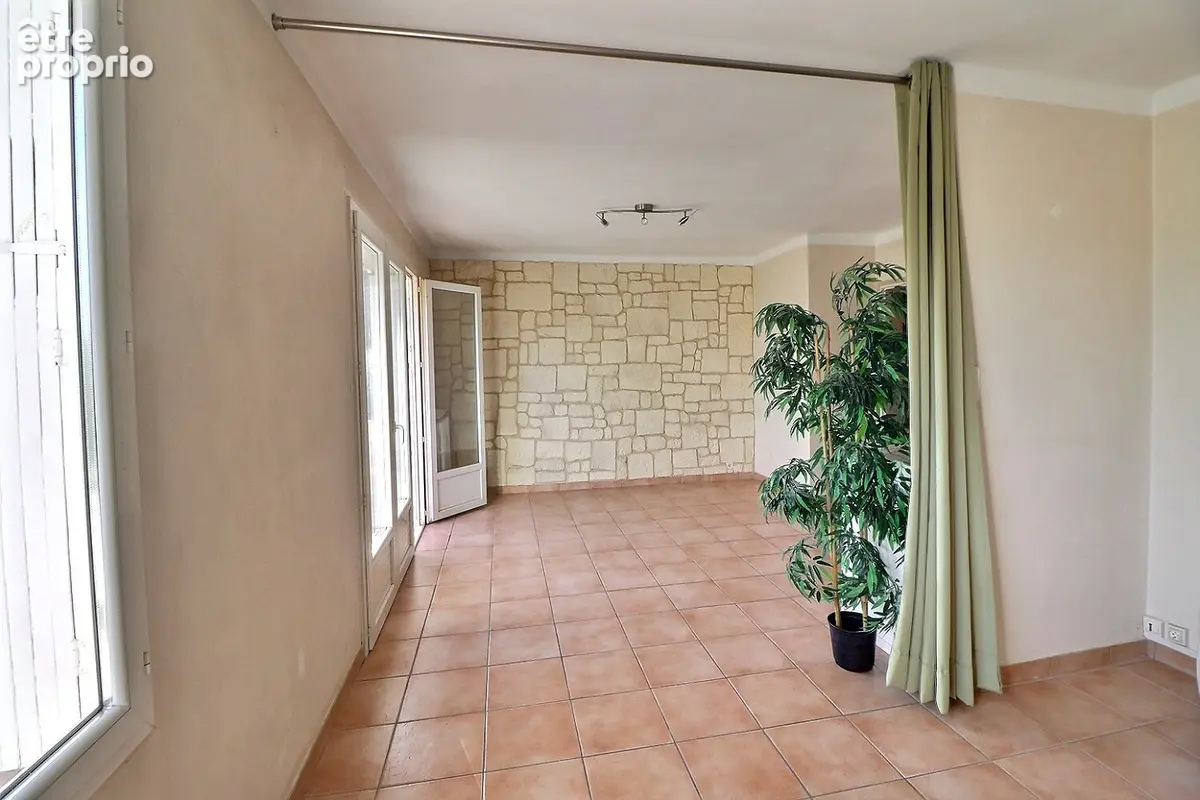 HYERES - DERNIER ETAGE- F4-Balcon-Cave-Hyères Ouest - photo 2