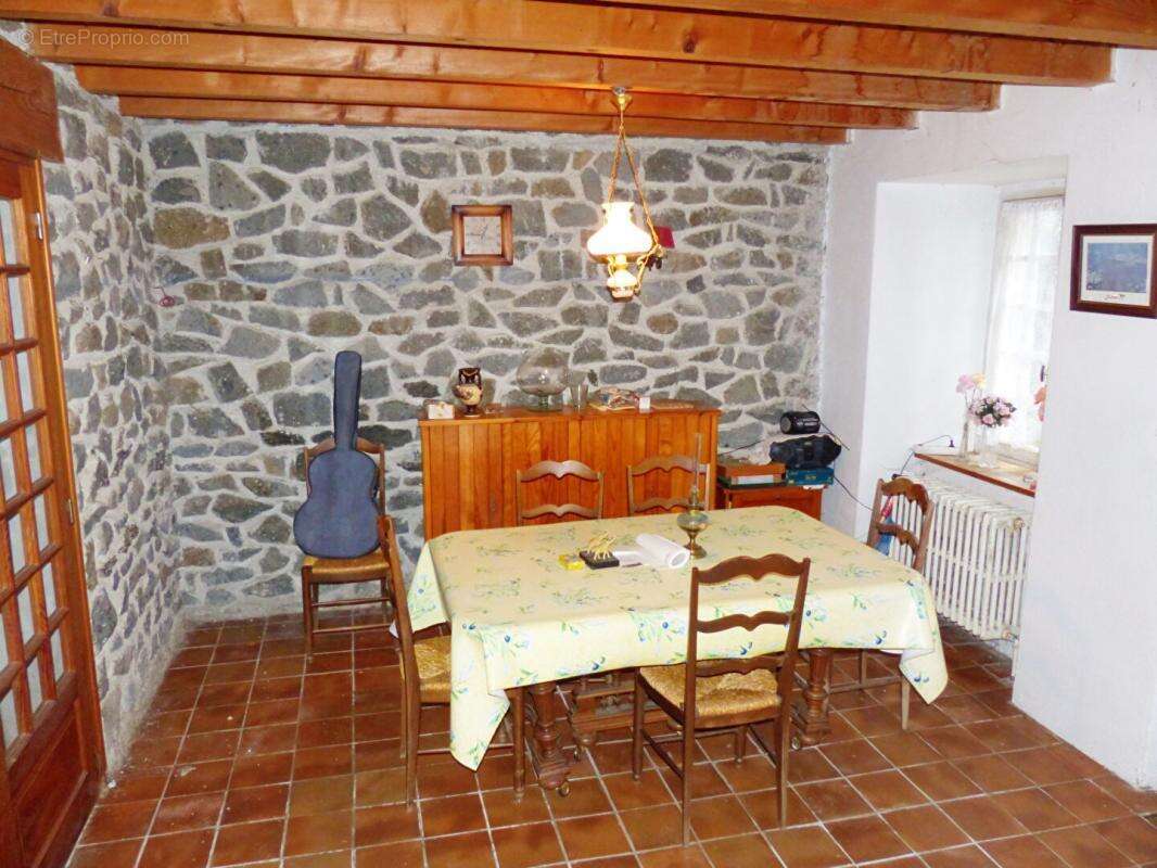 Maison à SAINT-JULIEN-CHAPTEUIL