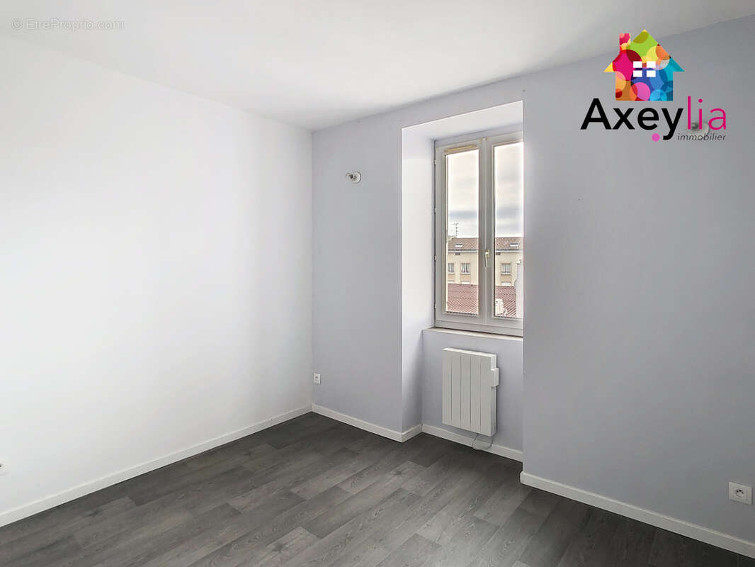 A vendre - renaison - immeuble avec garage et local commercial - photo 12