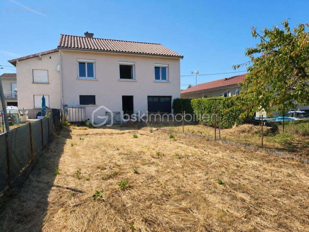 Maison avec jardin, sous-sol complet et fort potentiel à Boën-sur-Lignon - photo 2