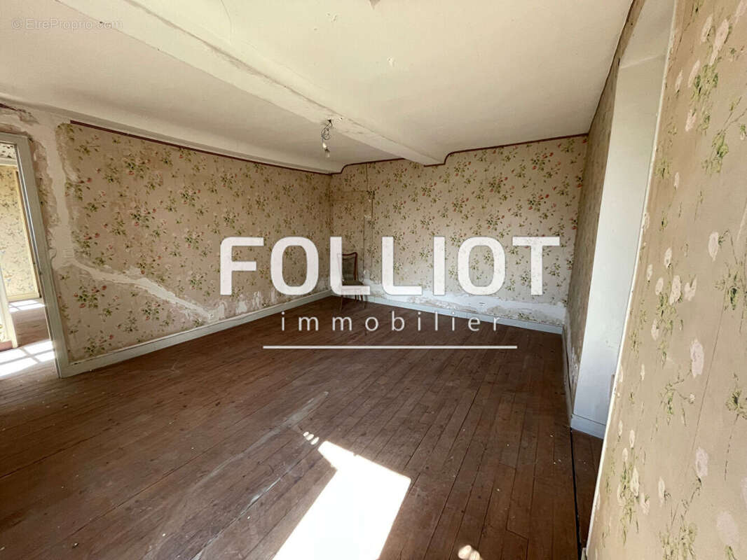 Maison à LAIZE-LA-VILLE