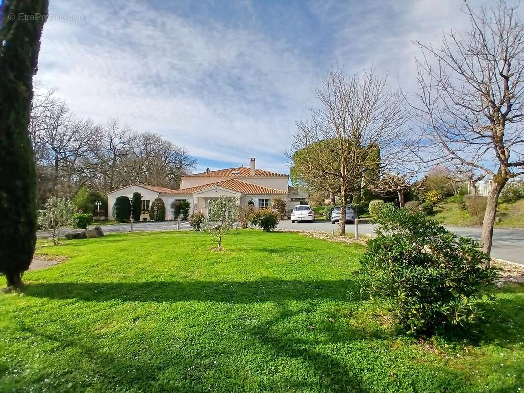 Maison à COGNAC