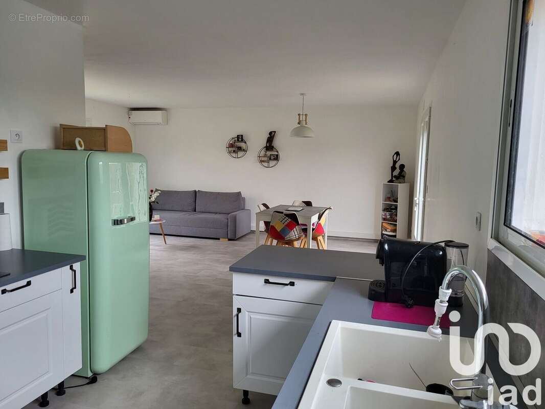 Photo 2 - Maison à SAINT-MEDARD-DE-GUIZIERES