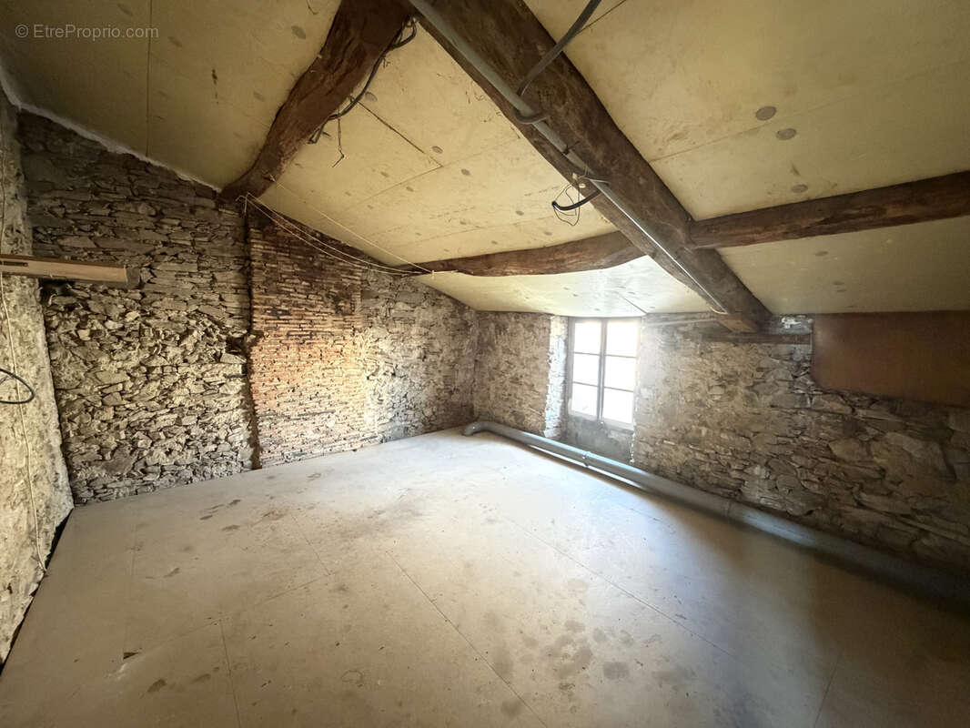 Maison à MONTREVAULT