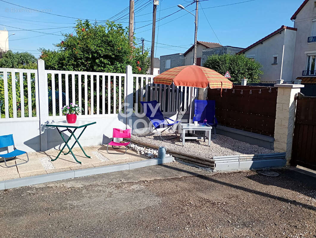 Maison à SAINTE-GENEVIEVE-DES-BOIS