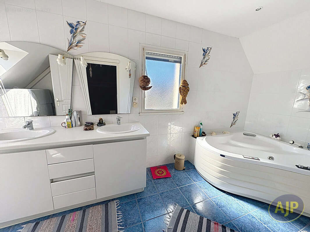 Maison à LE POULIGUEN