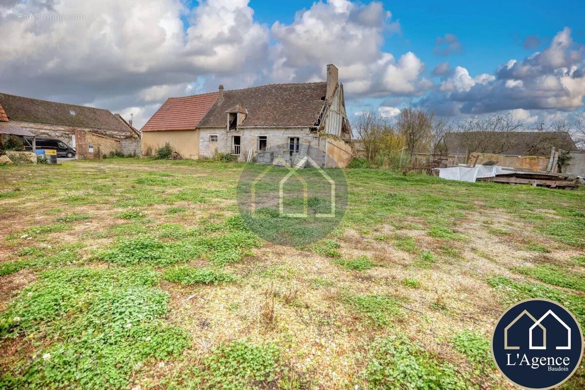 Maison à BERCHERES-SAINT-GERMAIN