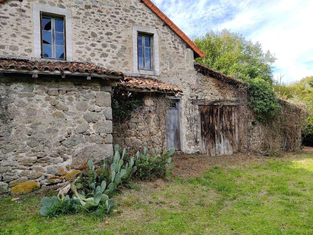 Maison à PIEGUT-PLUVIERS