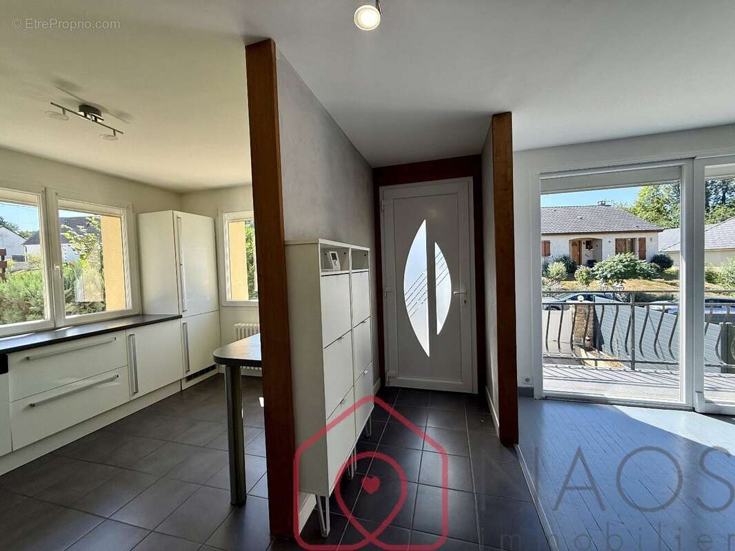 Maison familiale 110 m²  4/5 chambres  Sous-sol complet  Balan - photo 5