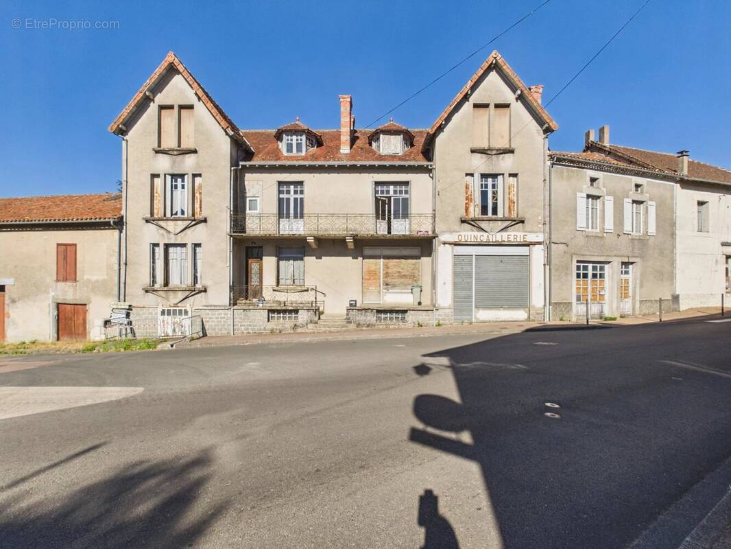 Maison à PIEGUT-PLUVIERS
