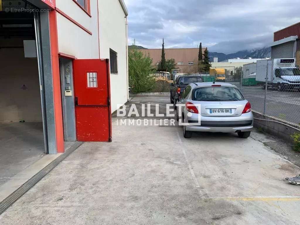 A vendre entrepôt / local 500 m2 zi carros - photo 19