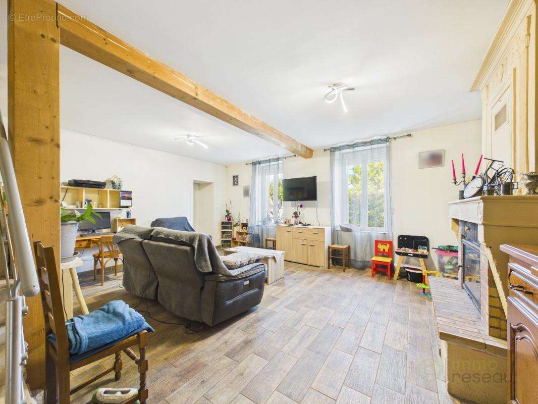 Maison 251 m² à Saint-Aubin-De-Blaye  - photo 5