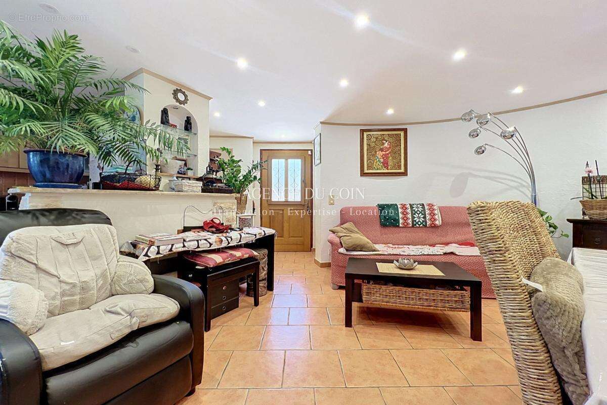EXCLUSIVITÉ – Une maison avec jardin à petit prix à Saint-Pa - photo 4