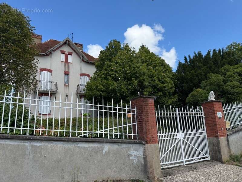 Maison à CUZION