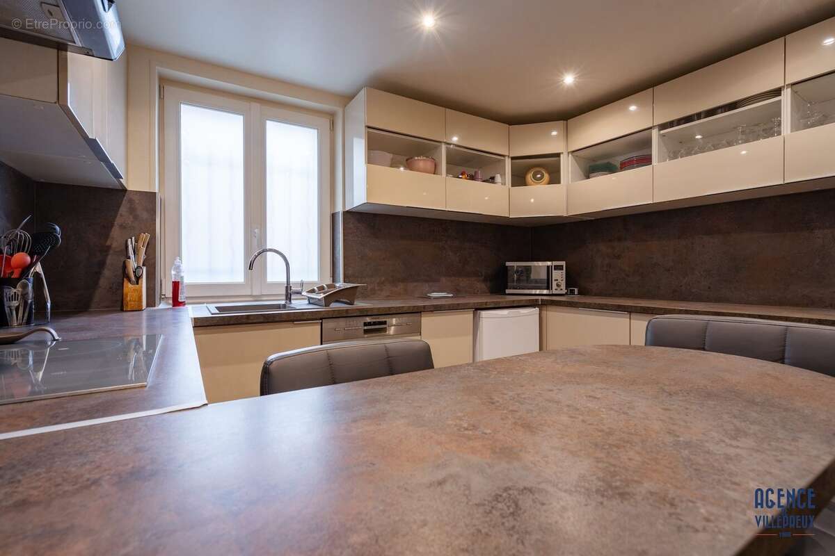 Maison à LES CLAYES-SOUS-BOIS