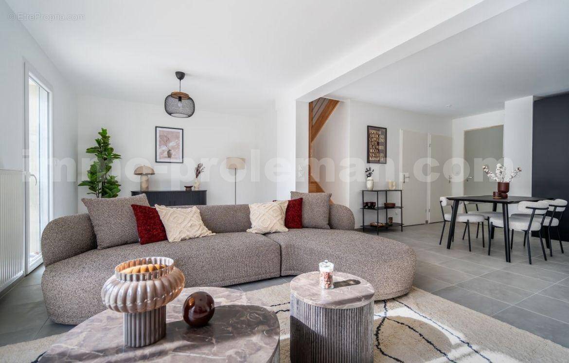 Maison_Loisin_grand_espace_Toit_cathedrale_proche_ecole_genève_frontière_suisse_ceva_bus_commerces_lumineux_calme_sejour_ - Maison à LOISIN