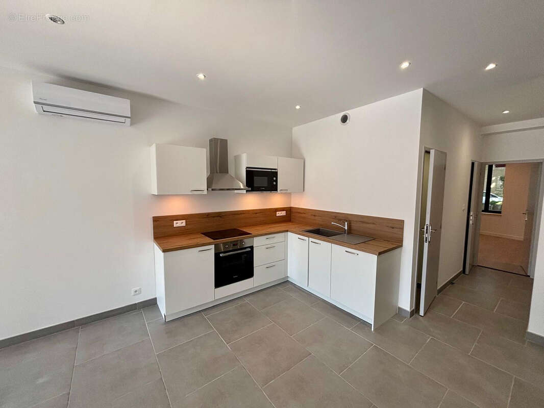 Appartement à SAINTE-CECILE-LES-VIGNES