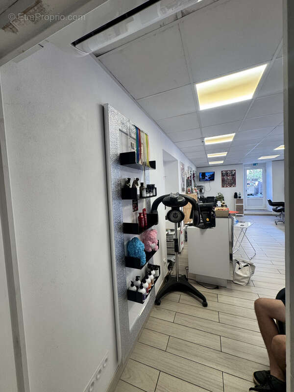 Commerce à L&#039;ESCARENE