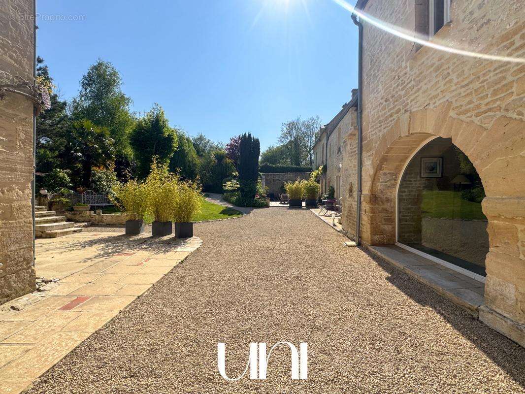 Maison à FONTAINE-HENRY