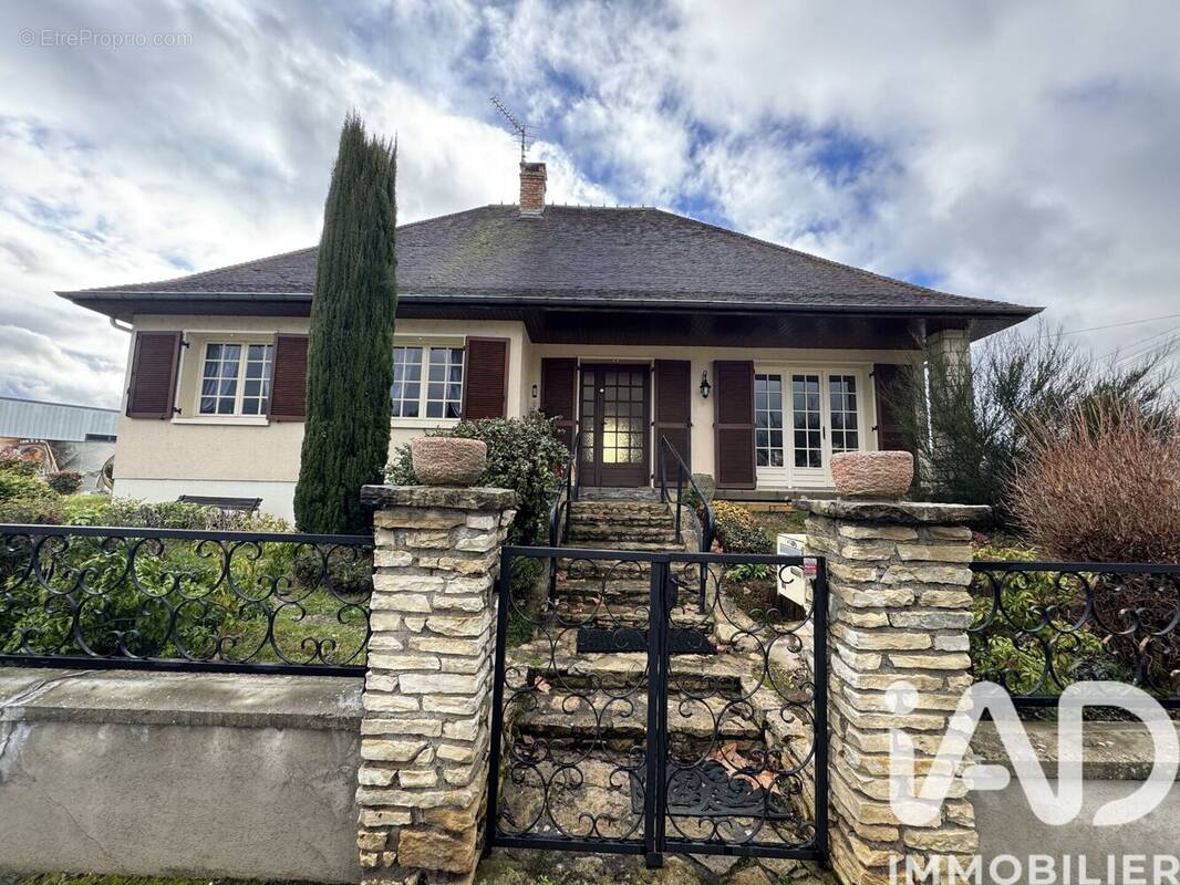 Photo 1 - Maison à MONTLUCON