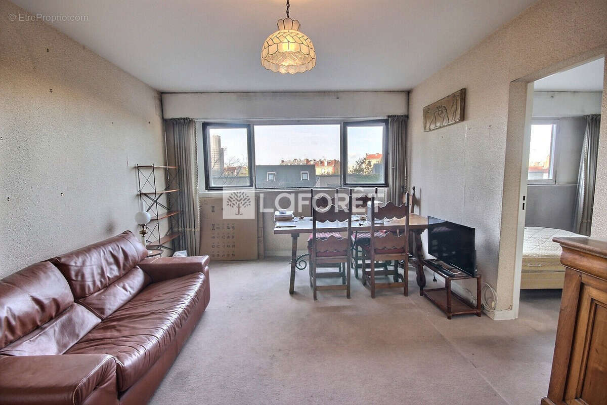 Appartement à COURBEVOIE