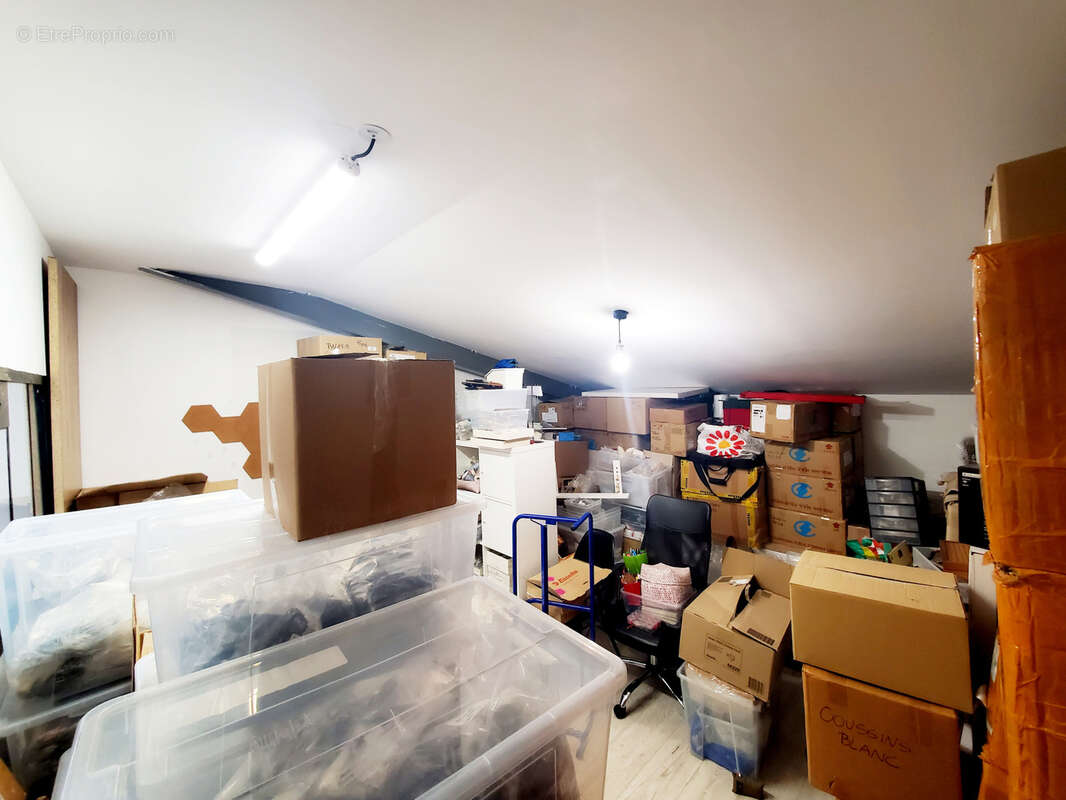 Commerce à EGUILLES